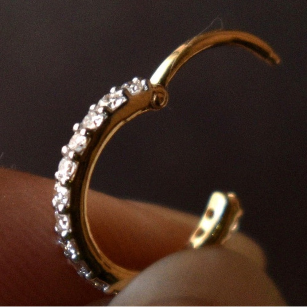 Nose/septum/cartilage ring - never worn. REAL diamonds 7mm, 18g, gold